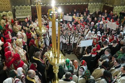 Slujire arhierească şi Concert de colinde la Catedrala arhiepiscopală din Galaţi – fotografia 38
