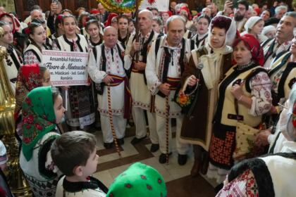 Slujire arhierească şi Concert de colinde la Catedrala arhiepiscopală din Galaţi – fotografia 52