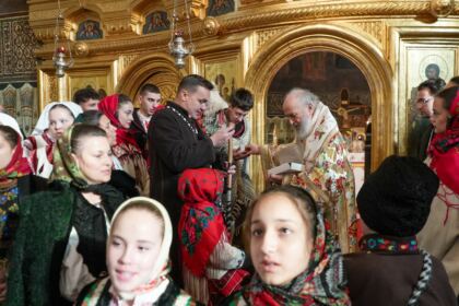 Slujire arhierească şi Concert de colinde la Catedrala arhiepiscopală din Galaţi – fotografia 57