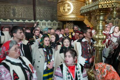 Slujire arhierească şi Concert de colinde la Catedrala arhiepiscopală din Galaţi – fotografia 58