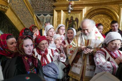 Slujire arhierească şi Concert de colinde la Catedrala arhiepiscopală din Galaţi – fotografia 59