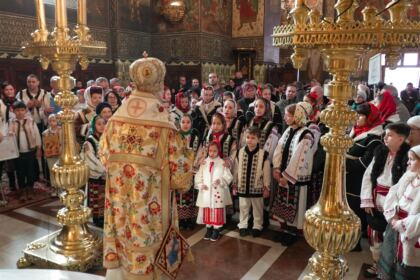 Slujire arhierească şi Concert de colinde la Catedrala arhiepiscopală din Galaţi – fotografia 60