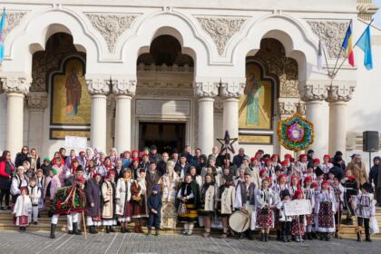 Slujire arhierească şi Concert de colinde la Catedrala arhiepiscopală din Galaţi – fotografia 61