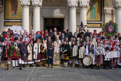 Slujire arhierească şi Concert de colinde la Catedrala arhiepiscopală din Galaţi – fotografia 62