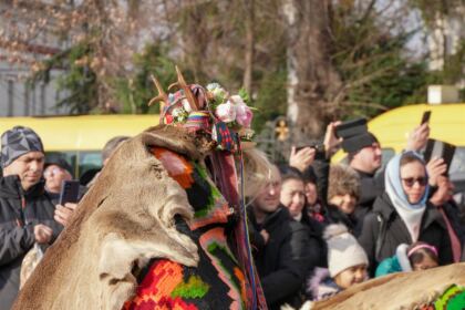 Slujire arhierească şi Concert de colinde la Catedrala arhiepiscopală din Galaţi – fotografia 65