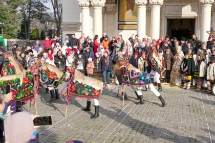 Slujire arhierească şi Concert de colinde la Catedrala arhiepiscopală din Galaţi – fotografia 72