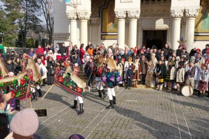 Slujire arhierească şi Concert de colinde la Catedrala arhiepiscopală din Galaţi – fotografia 73