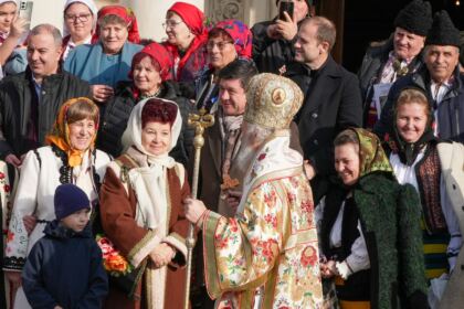 Slujire arhierească şi Concert de colinde la Catedrala arhiepiscopală din Galaţi – fotografia 74