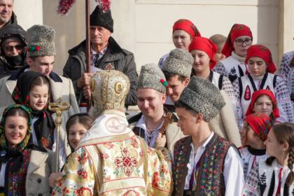 Slujire arhierească şi Concert de colinde la Catedrala arhiepiscopală din Galaţi – fotografia 75