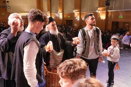 Serbarea tradiţională de Crăciun a Seminarului Teologic „Sfântul Andrei“ din Galaţi – fotografia 60