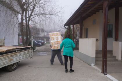 O nouă acţiune filantropică pentru semenii nevoiaşi, la Galaţi – fotografia 24