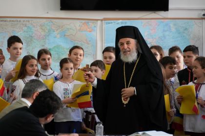 Simpozion studenţesc dedicat Sfinţilor Trei Ierarhi, la Galaţi – fotografia 3