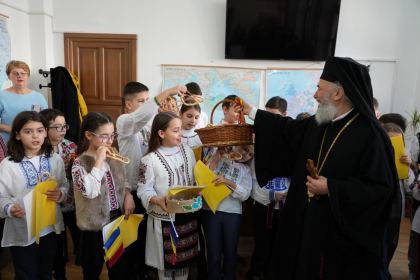 Simpozion studenţesc dedicat Sfinţilor Trei Ierarhi, la Galaţi – fotografia 14