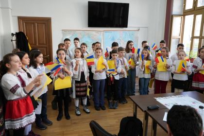 Simpozion studenţesc dedicat Sfinţilor Trei Ierarhi, la Galaţi – fotografia 25