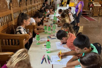 Momente de bucurie şi relaxare pentru copiii din Parohia Stăncuţa – fotografia 12