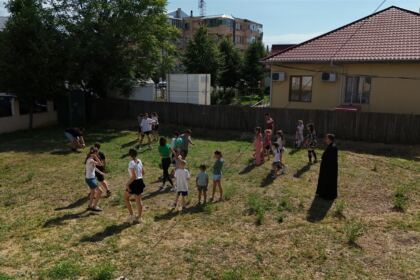 Momente de bucurie şi relaxare pentru copiii din Parohia Stăncuţa – fotografia 4