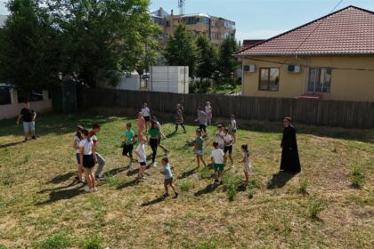 Momente de bucurie şi relaxare pentru copiii din Parohia Stăncuţa – fotografia 5