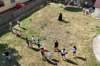 Momente de bucurie şi relaxare pentru copiii din Parohia Stăncuţa – fotografia 6