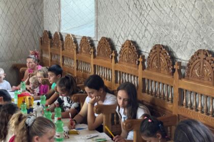 Momente de bucurie şi relaxare pentru copiii din Parohia Stăncuţa – fotografia 8
