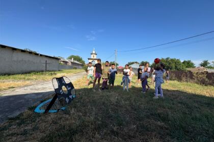 Bucuria vacanţei pentru copiii din Parohiile Berteştii de Jos şi de Sus – fotografia 6