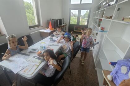 „Vacanţa din pridvorul Bisericii“ în Parohia gălăţeană „Sf. Împăraţi“ – fotografia 1