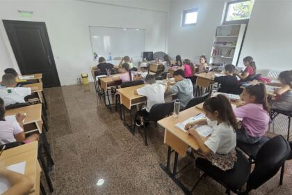 „Vacanţa din pridvorul Bisericii“ în Parohia gălăţeană „Sf. Împăraţi“ – fotografia 2