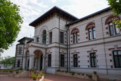 Examene de absolvire pentru studenţii şi masteranzii Facultăţii de Istorie, Filosofie şi Teologie din Galaţi – fotografia 1