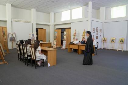 Examene de absolvire pentru studenţii şi masteranzii Facultăţii de Istorie, Filosofie şi Teologie din Galaţi – fotografia 3