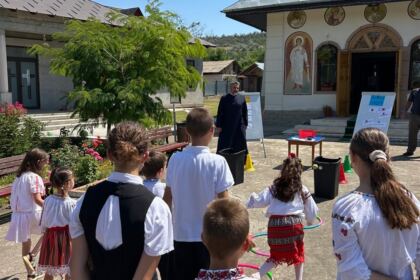 O zi plină de culoare și de bucurie în Parohia Izvoarele, județul Galați – fotografia 7
