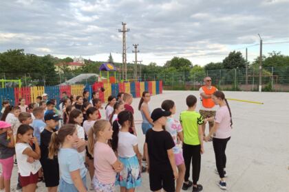 Activităţi de vară pentru copiii din parohiile Rădeşti şi Cruceanu – fotografia 8