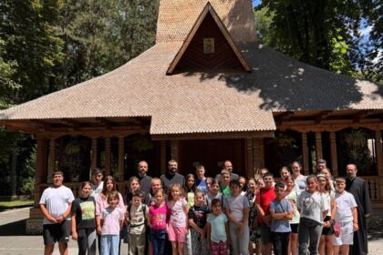 Excursie de o zi pentru copiii din parohiile Bărăganul, Victoria, Spiru Haret, Mihai Bravu și Radu Vodă – fotografia 2