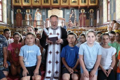 „Aripi pentru suflet” – o tabără cu rugăciune, joacă și binecuvântare la Rădești – fotografia 21
