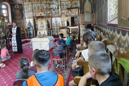 „Aripi pentru suflet” – o tabără cu rugăciune, joacă și binecuvântare la Rădești – fotografia 33