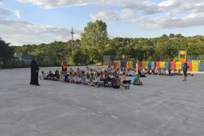 „Aripi pentru suflet” – o tabără cu rugăciune, joacă și binecuvântare la Rădești – fotografia 38