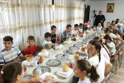„Aripi pentru suflet” – o tabără cu rugăciune, joacă și binecuvântare la Rădești – fotografia 39