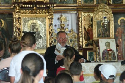 „Aripi pentru suflet” – o tabără cu rugăciune, joacă și binecuvântare la Rădești – fotografia 44