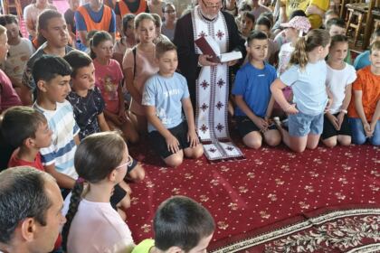 „Aripi pentru suflet” – o tabără cu rugăciune, joacă și binecuvântare la Rădești – fotografia 45