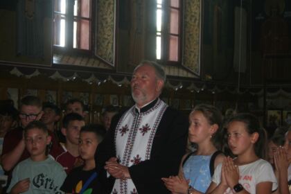 „Aripi pentru suflet” – o tabără cu rugăciune, joacă și binecuvântare la Rădești – fotografia 47