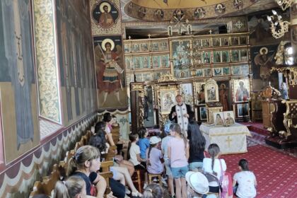 „Aripi pentru suflet” – o tabără cu rugăciune, joacă și binecuvântare la Rădești – fotografia 48
