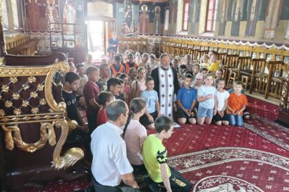 „Aripi pentru suflet” – o tabără cu rugăciune, joacă și binecuvântare la Rădești – fotografia 51
