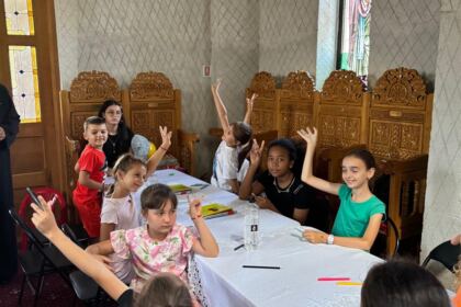 Momente de bucurie, creativitate și emoție pentru copiii din Parohia Țibănești II – fotografia 20