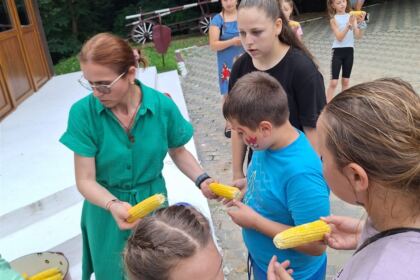 Activități de vacanță pentru 100 de copii, la Mănăstirea Toflea – fotografia 13