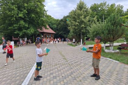 Activități de vacanță pentru 100 de copii, la Mănăstirea Toflea – fotografia 3