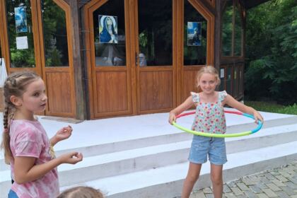 Activități de vacanță pentru 100 de copii, la Mănăstirea Toflea – fotografia 7