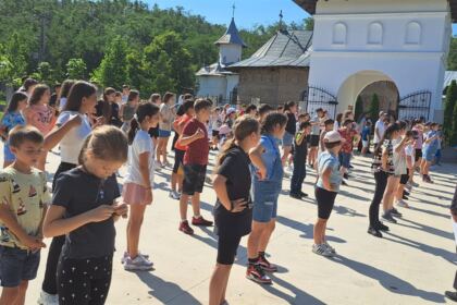 Activităţi de vară pentru copii, la Mănăstirea Cârlomăneşti – fotografia 6