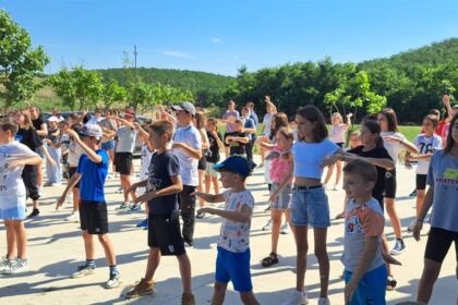 Activităţi de vară pentru copii, la Mănăstirea Cârlomăneşti – fotografia 8