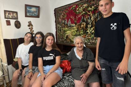Bucurie şi filantropie în timp de vacanţă, în Parohia Zavoaia – fotografia 24