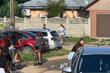 Bucurie şi filantropie în timp de vacanţă, în Parohia Zavoaia – fotografia 3