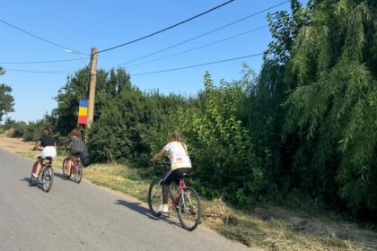 Bucurie şi filantropie în timp de vacanţă, în Parohia Zavoaia – fotografia 4
