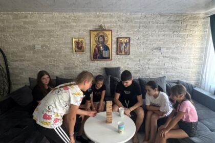 Bucurie şi filantropie în timp de vacanţă, în Parohia Zavoaia – fotografia 6